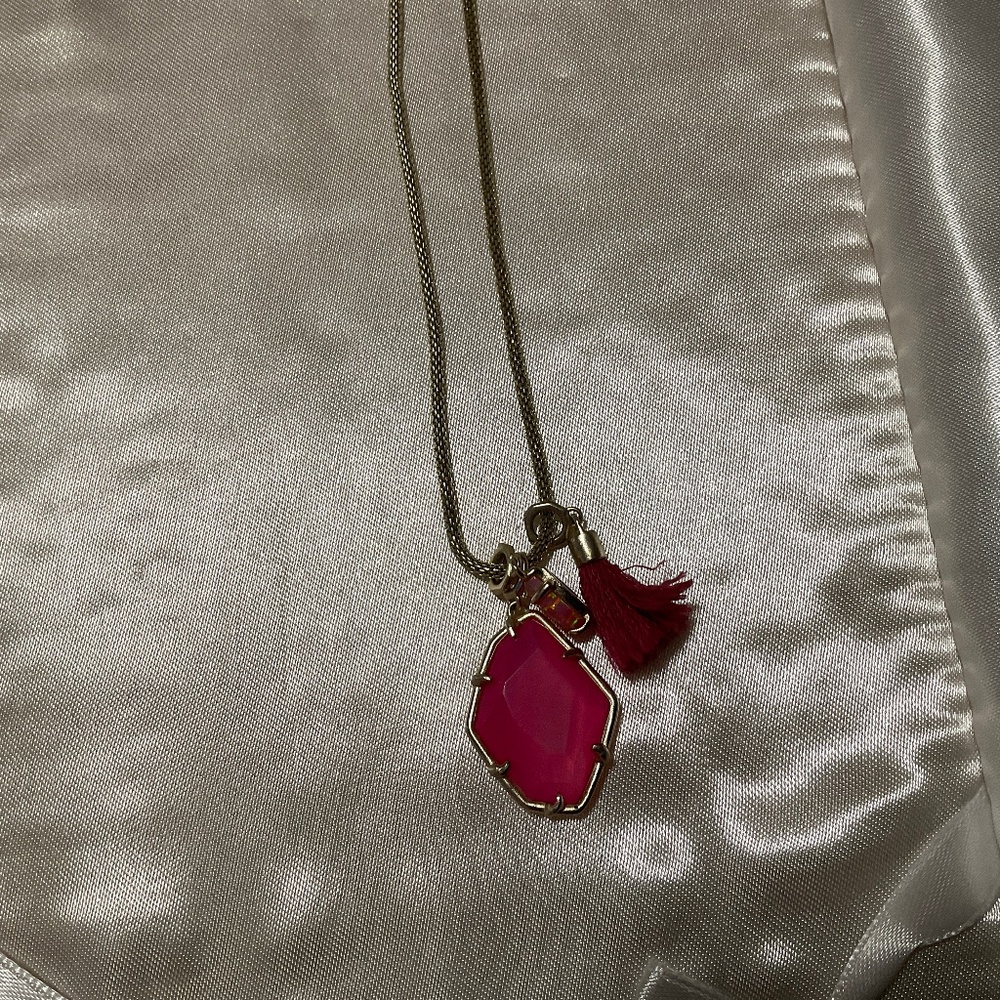 Kendra Scott Pink Magenta Stone Adjustable Necklace EUC💕